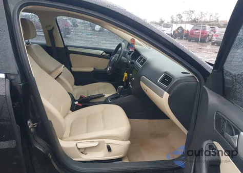 2014 Volkswagen Jetta 1.8T Se z USA, uszkodzony, nr VIN 3VWD07AJ2EM411273